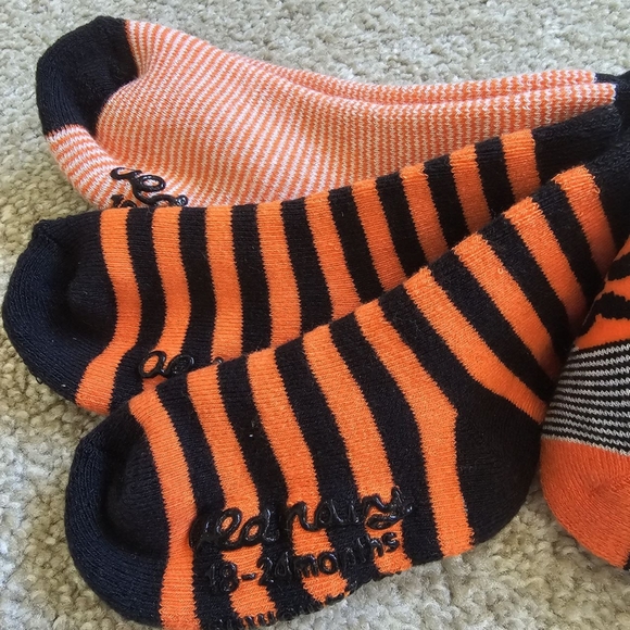 Kids Socks Old Navy 2 packs 6 pairs
3 pairs 18 - 24 months
3pairs 0-3 months - Picture 8 of 16